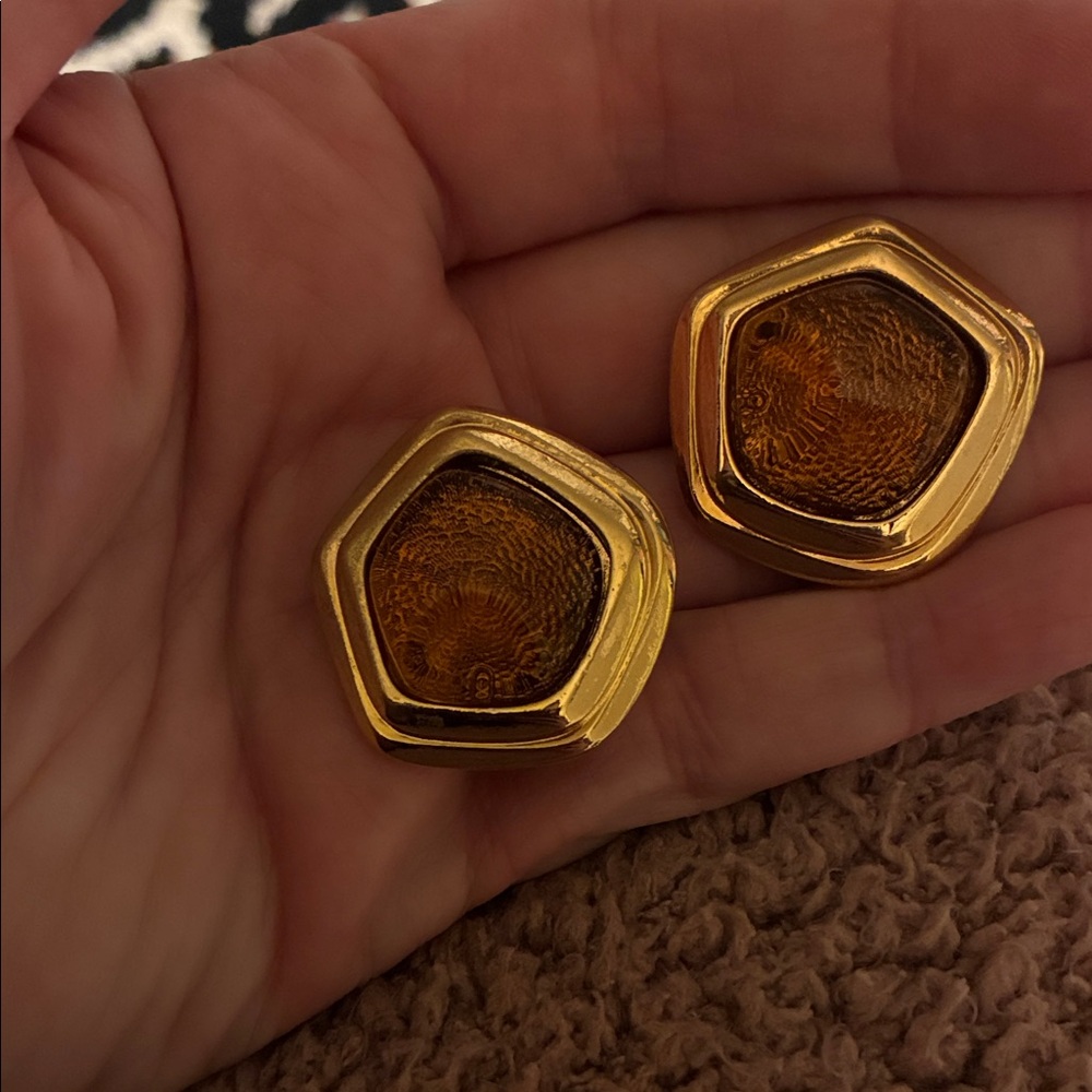 AVON "grand impressions" 1993 gold With Amber Gripoix Clip earrings book piece